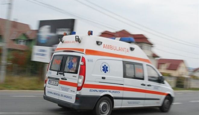 Bătrână găsită moartă în apartament, în cartierul Tomis Nord - ambulanta-1538744215.jpg