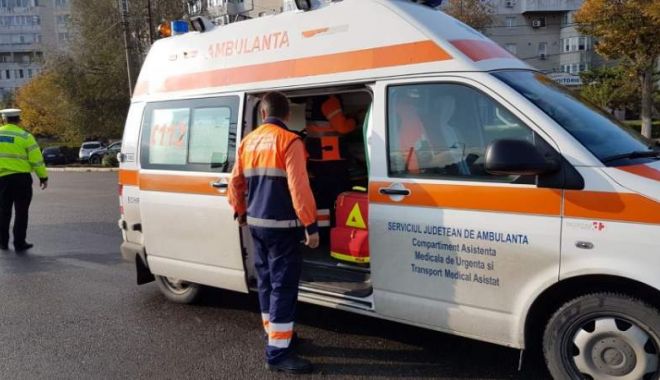 Accident rutier în Hârșova. Copil de 10 ani, LOVIT DE UN AUTOTURISM - ambulanta-1539015357.jpg