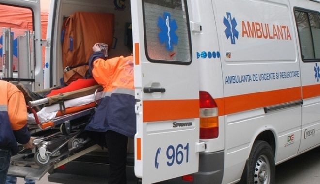 ȘOCANT! Trei fetițe au ajuns la spital după ce au fost spălate pe cap cu o soluție chimică - ambulanta-1558253239.jpg