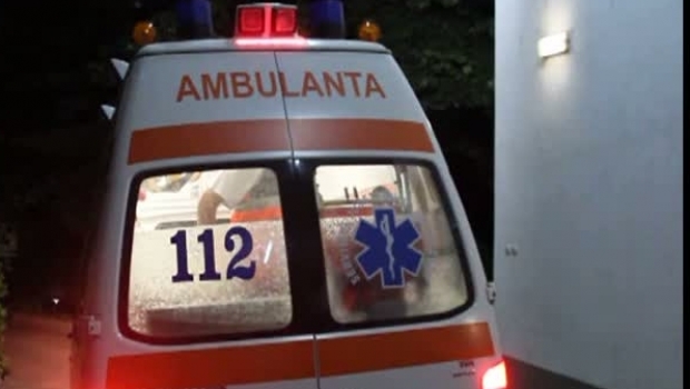 Un bătrân a fost călcat de mașină în somn, în timp ce era în patul său - ambulanta-1571687587.jpg