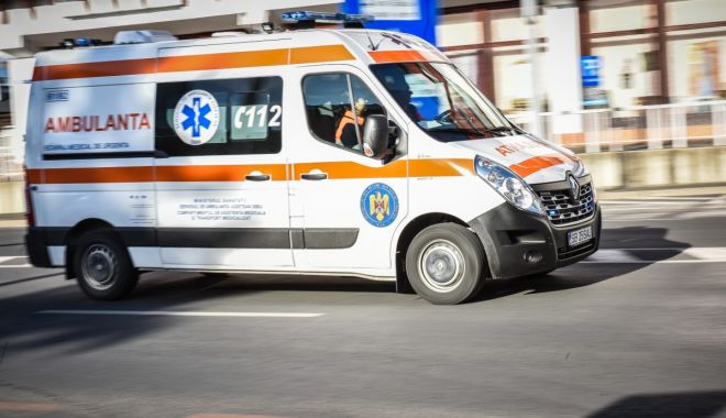 Trei copii răniți într-un accident rutier. Cel mai mic are doar 6 luni - ambulanta-1595146679.jpg