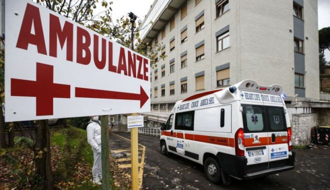 O fetiță de cinci ani a primit cocaină de la părinți, în Ajunul Crăciunului - ambulanta-1640624468.jpg