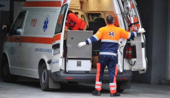 Ambulanță oprită de polițiști ca să treacă o coloană oficială - ambulanta-1644771578.jpg