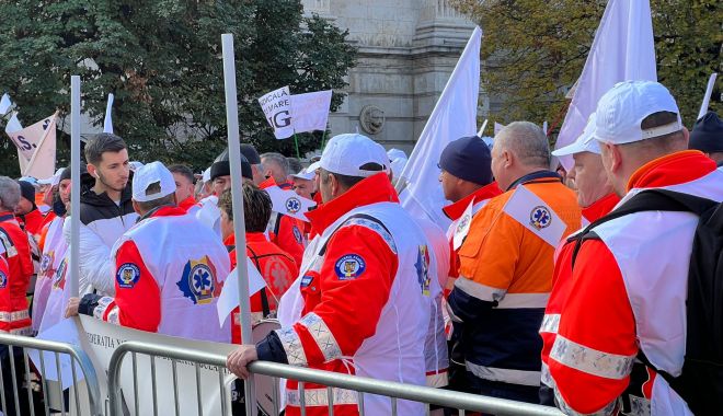 Federaţia Naţională Sindicală Ambulanţa a decis miercuri să suspende protestele