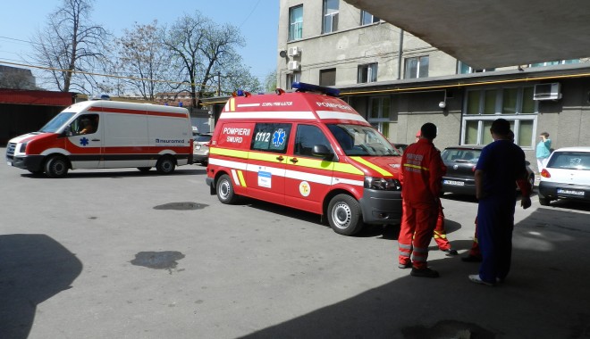 Explozie la cantonamentul naționalei de fotbal, din Mogoșoaia. Două persoane sunt rănite - ambulanta1-1349711307.jpg