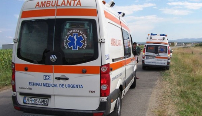 Doi frați, de 7 și 9 ani, găsiți în comă alcoolică pe câmp - ambulanta1-1472904785.jpg
