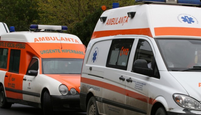 Două victime într-un accident rutier petrecut lângă Târgușor - ambulanta111323356330-1335904998.jpg