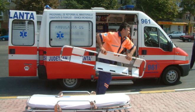 TENTATIVĂ DE SINUCIDERE! Tânăr de 31 de ani, scos din mare după ce a vrut să își ia viața - ambulanta11501168419-1535435310.jpg