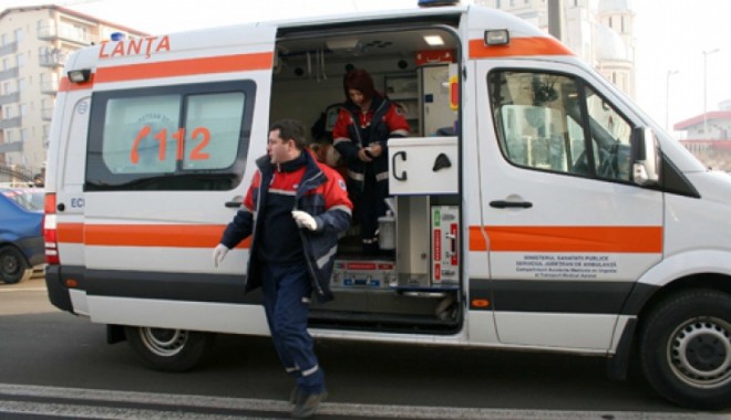 Pieton lovit de o mașină pe Șoseaua Mangaliei - ambulanta131896568425968900-1353941530.jpg
