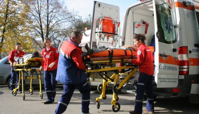 Mașina unui angajat al Serviciului Vamal Chișinău a explodat! - ambulanta1335787417-1354180496.jpg