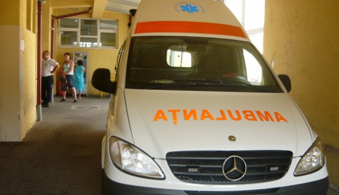 Copilă de trei ani, accidentată de un italian - ambulanta1342091225-1368193022.jpg