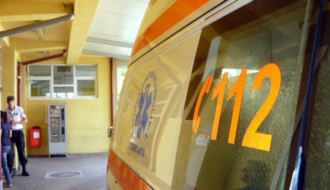 Polițist vitezoman, mort într-un accident, după ce i-a fost luat permisul - ambulanta13432312341441975903-1461405343.jpg