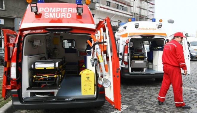 Accident rutier cu alcool, răniți și circ! - ambulanta1346683017-1384122920.jpg