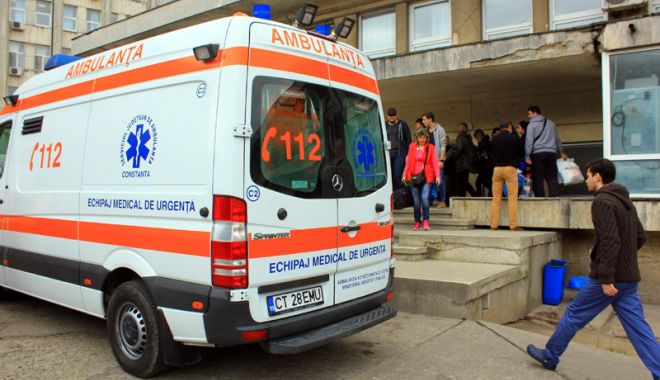 CLIPE DE GROAZĂ PENTRU UN CONSTĂNȚEAN, LA LOCUL DE MUNCĂ! Și-a văzut moartea cu ochii - ambulanta14817333281481790921-1521966985.jpg