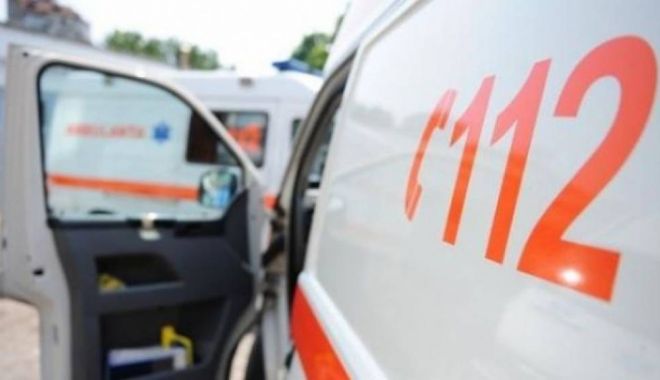 Pieton lovit de mașină, pe strada Industrială din Constanța - ambulanta1488953264-1532684923.jpg