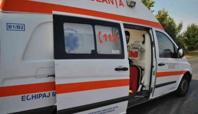 Accident între două automobile în județul Constanța. Sunt cinci victime - ambulanta1573291807-1602311203.jpg