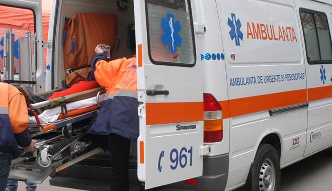 Elevă în stare gravă după ce s-a lovit la cap, în timpul orei de sport - ambulanta2-1417527071.jpg