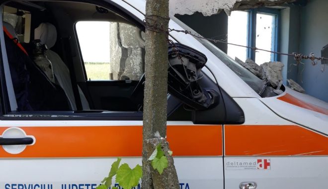 Accident cu ambulanță, în județul Constanța. Autosanitara a fost avariată - ambulanta4-1537186226.jpg