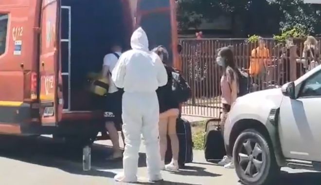 Dosar penal în cazul fetei care a plecat să-și serbeze majoratul la Costinești  fără să aștepte rezultatul testului COVID - ambulanta4-1597040834.jpg