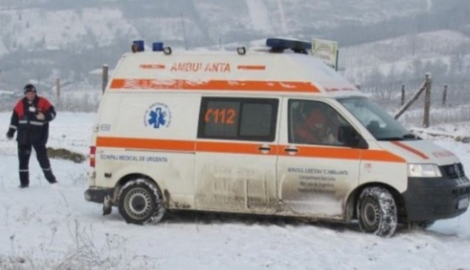 Iarna a făcut prima victimă. Ambulanțe înzăpezite, un pacient a MURIT - ambulanta50010023026300-1516262917.jpg