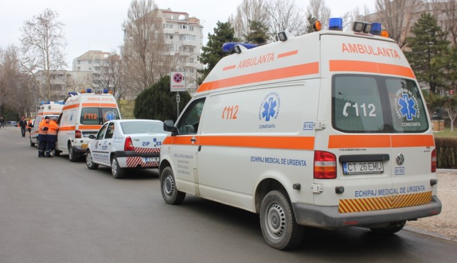 VIDEO. Toxiinfecție alimentară la un hotel din MAMAIA. Opt copii, transportați de urgență la spital - ambulanta61372930298-1374304618.jpg
