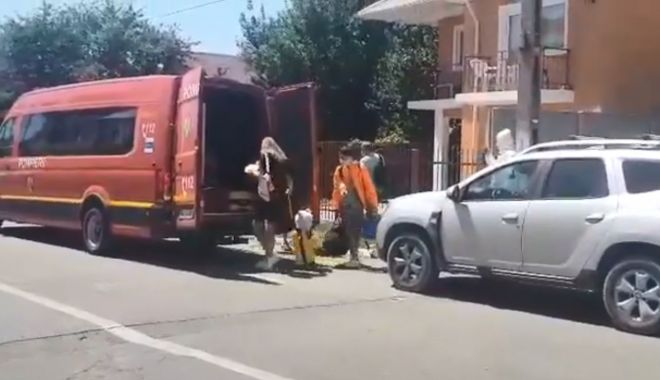 ALERTĂ! 10 din cei 17 tineri din Vaslui care s-au distrat la malul mării sunt infectați cu coronavirus - ambulanta7-1596687392.jpg