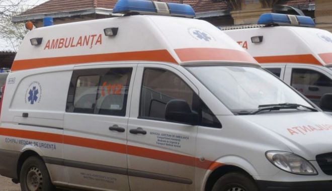 Bărbat tăiat cu un cuțit în stație, de cel cu care se certase în autobuz. Agresorul, liber pe străzi - ambulanta9m47fst56w7678x381-1521299630.jpg