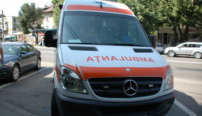 Ambulanță implicată în accident, la ICIL - ambulantaaccident019-1331637534.jpg