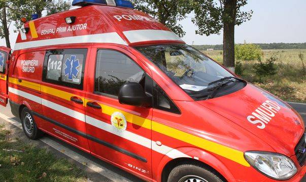 Microbuz cu 24 de deținuți s-a răsturnat la Cuza Vodă - ambulantaaccidentdn15ed6826ae9-1323762391.jpg