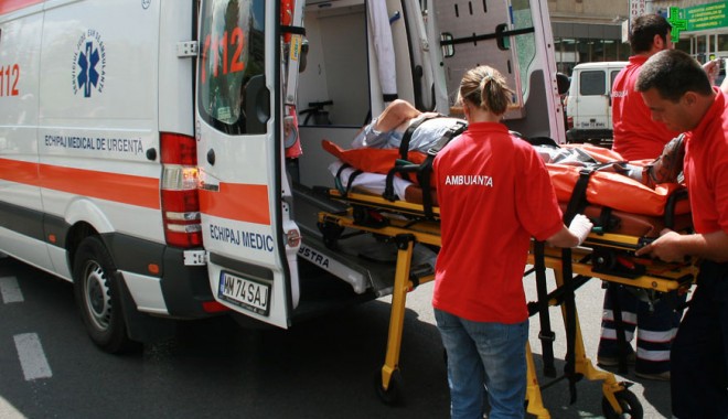 Accident în lanț între Eforii: patru mașini lovite  și șase persoane rănite - ambulantaaccidenteforii-1312995642.jpg