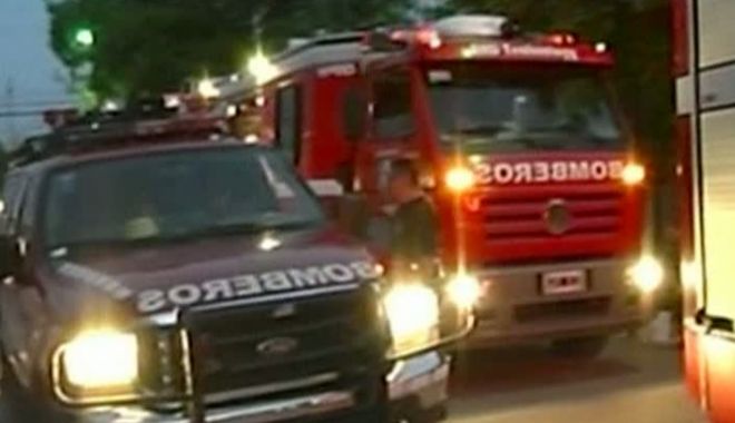 Trei persoane au murit, după ce un teatru s-a prăbușit - ambulantaargentina42031600-1527197035.jpg