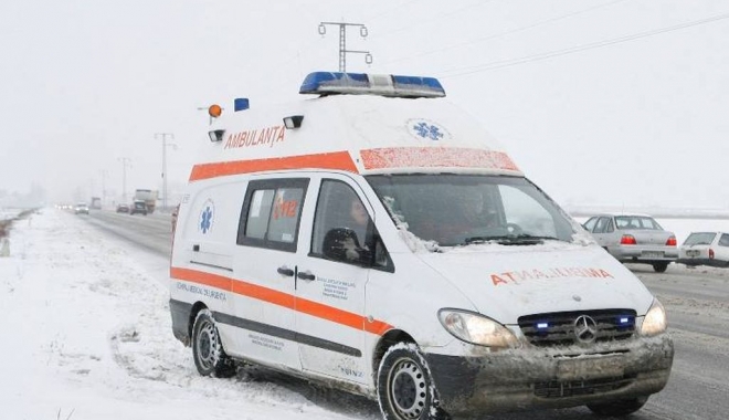 UPDATE. COPIL CĂZUT ÎNTR-UN CANAL, lângă un liceu din Constanța - ambulantaiarna-1483790570.jpg
