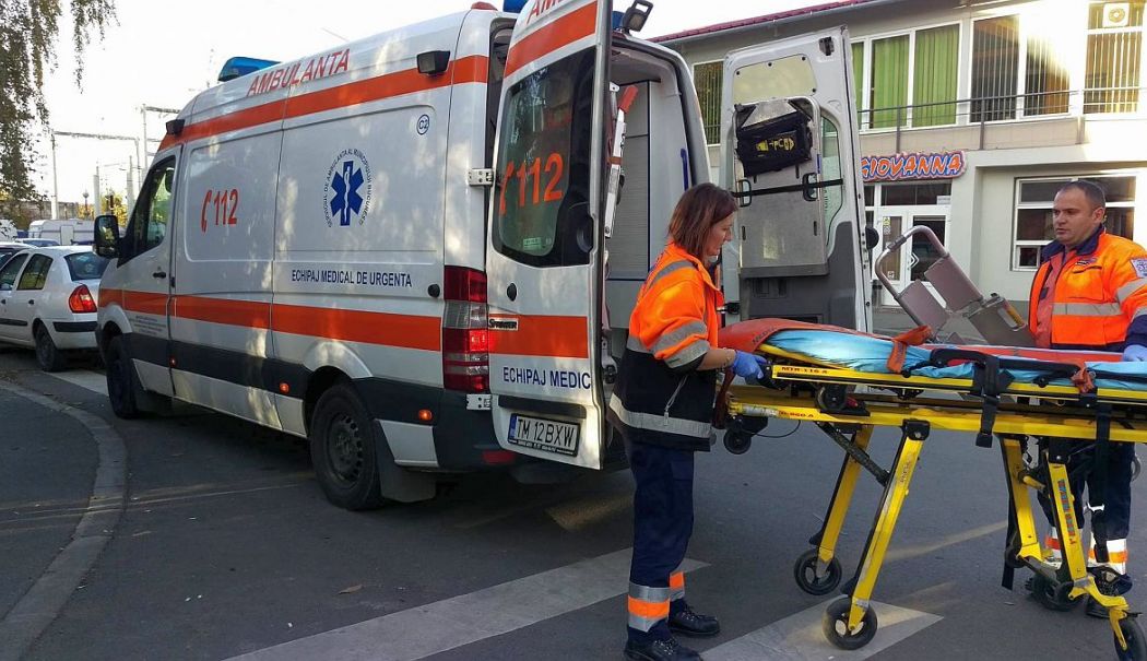 Bărbat găsit spânzurat de o uşă din apartamentul său - ambulantainterventie-1731607154.jpg
