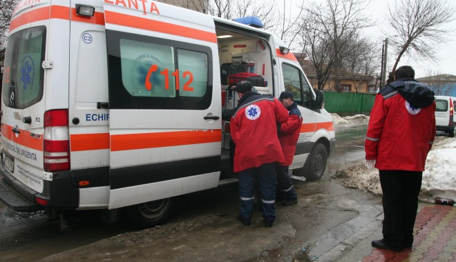 Cinci femei au fost rănite într-un accident rutier la Corbu - ambulantamedicipaznicbaut35-1329899366.jpg