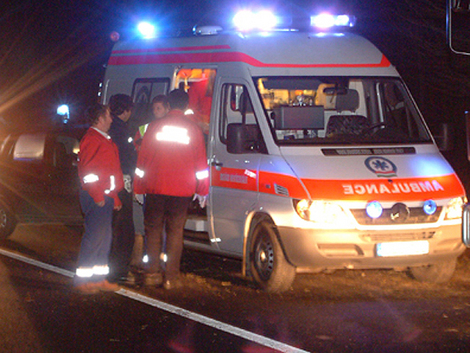 GRAV accident rutier la ieșire din Valu lui Traian - ambulantanoaptea-1332871799.jpg