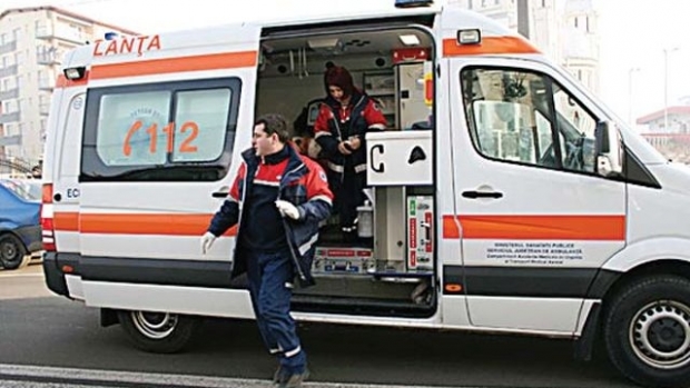 ȘOCANT. O femeie a înjunghiat o altă femeie în plină stradă - ambulantasibiu22419200-1496405625.jpg