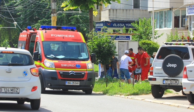 CĂLDURA FACE VICTIME LA CONSTANȚA. UN BĂRBAT A LEȘINAT PE STRADĂ - ambulantasmurd1-1466155099.jpg