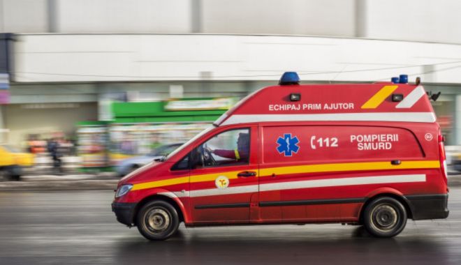 Şofer fugit de la faţa locului după ce a accidentat grav două persoane pe trecerea de pietoni