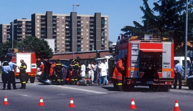 Teribil ACCIDENT RUTIER / 18 OAMENI AU MURIT - ambulantasua1252c5c045f4-1391852330.jpg