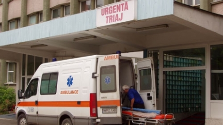 Zeci de oameni au ajuns la spitalele din cauza caniculei - ambulantaurgenta66039400-1310291275.jpg