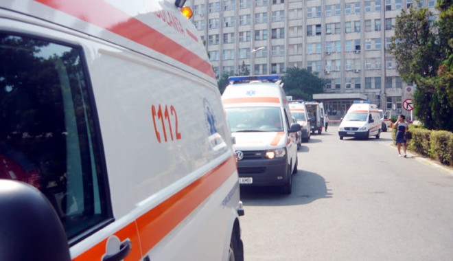 Deținut de la Penitenciarul Poarta Albă, mort în spital - ambulante1344354252-1405938819.jpg