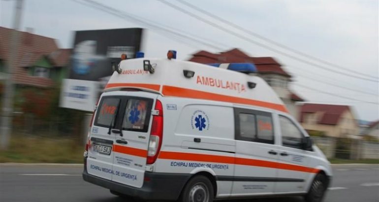 Doi copii, de 3 şi 9 ani, răniți grav de o maşină condusă de un bărbat băut - ambulanteincomune770x410-1711991000.jpg
