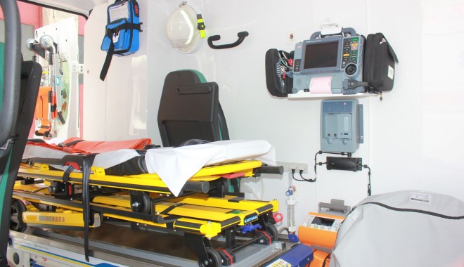 Baschetbalist găsit plin de sânge, pe malul apei, după ce a fugit din spital - ambulantenoi52-1409240100.jpg