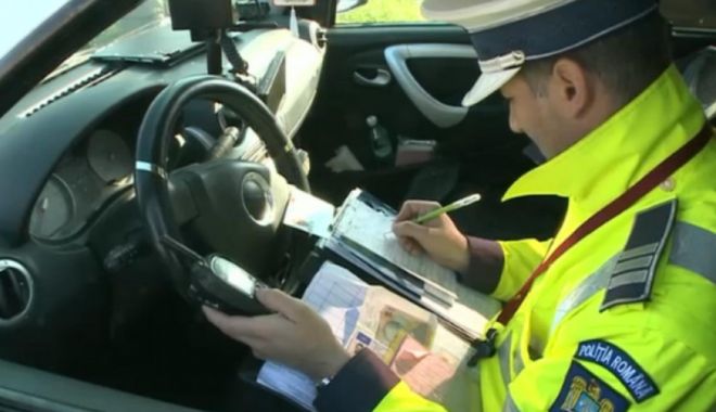 Incredibil ce a pățit un craiovean în carantină: 1.000 de lei amendă și dosar penal pentru că a condus fără permis - amenda-1642168945.jpg