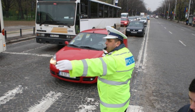 Peste 350 de amenzi, date de rutieriști în ultimele 24 de ore - amenda13566550961358499039136005-1361447128.jpg