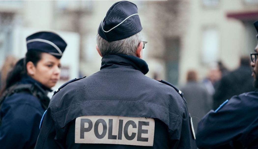 Un bărbat a fost amendat de 56 de ori de vecinul său, care e poliţist. Ce a decis instanţa