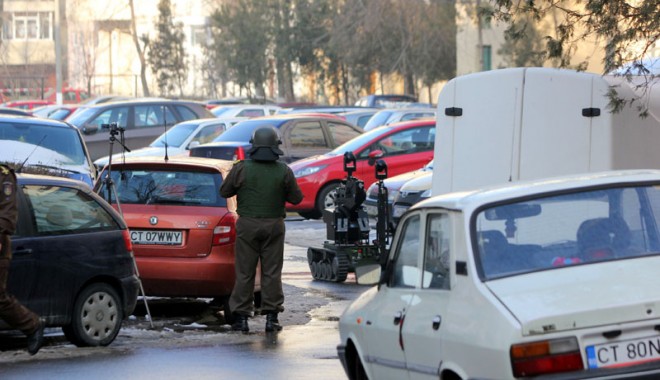 Urmarea falsei amenințări cu bombă: polițiștii vizionează camerele de supraveghere din zonă - amenintarecubomba211359578463-1359632101.jpg