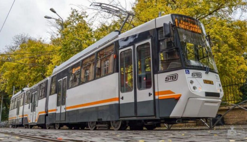 Adolescentă de 16 ani, ameninţată cu cuţitul de un bărbat beat, în tramvai - amenintari-tramvai-1742216679.jpg