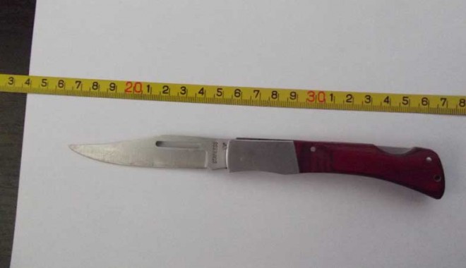 Amenințări pe post de plată, la ieșirea din bar - amenintaripepostdeplata-1386268073.jpg