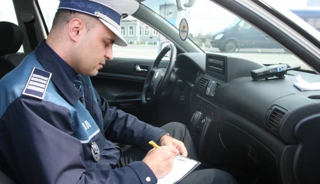 Peste 100 de șoferi constănțeni, amendați de polițiștii de la Rutieră - amenzi-1450633424.jpg